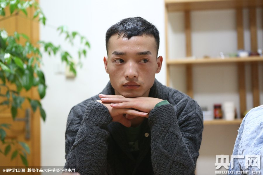 網(wǎng)絡(luò)紅人葉良辰現(xiàn)身浙江臺州，接受記者的專訪。