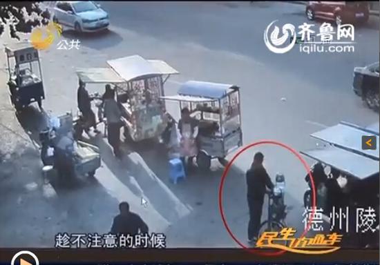 在臨盤市場被抓之后，薦某竟然拿出了一把匕首