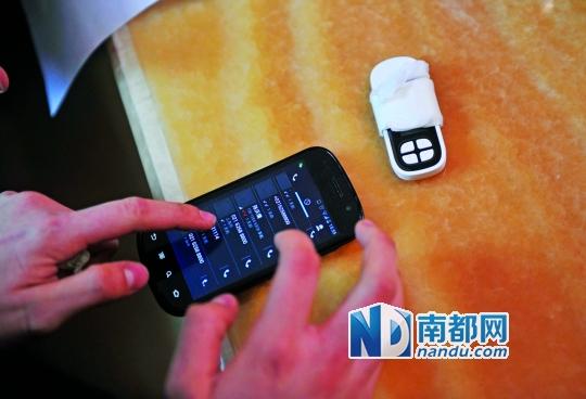 一個號碼為021-62588800的電話自稱上海靜安區(qū)公安分局，騙走了小程148萬。記者 梁煒培 攝