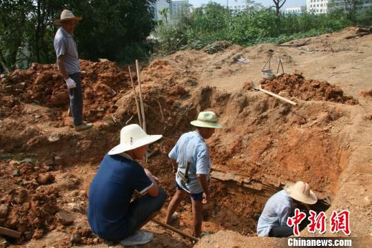 巖橋村廟山地區(qū)考古現(xiàn)場(chǎng)?！⊥]文管辦　攝