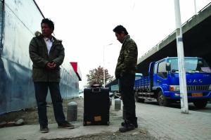 農(nóng)民工撿到13萬糾結3天還給失主