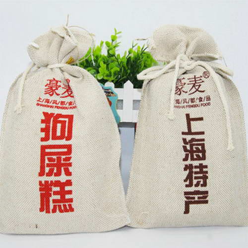 上海某公司推出的一款名為“狗屎糕”的產(chǎn)品引來不少質(zhì)疑。