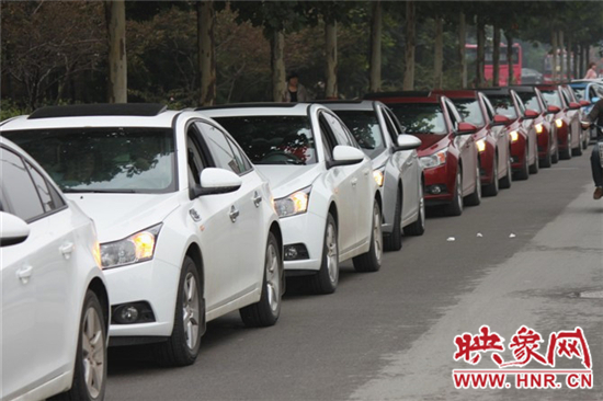 2014中國(鄭州)自駕車旅游產(chǎn)業(yè)交易博覽會(huì)在鄭州開幕