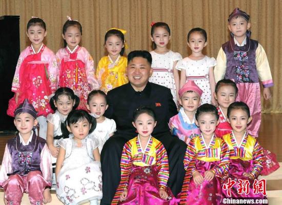 據(jù)朝中社5月30日報道，朝鮮勞動黨第一書記、朝鮮國防委員會第一委員長、朝鮮人民軍最高司令官金正恩在兒