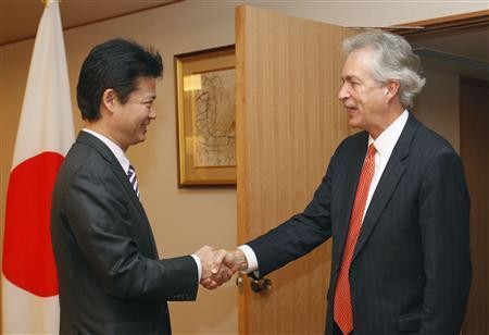 10月15日上午，日本外相玄葉光一郎與到訪的美國(guó)常務(wù)助理國(guó)務(wù)卿伯恩斯在日外務(wù)省舉行了會(huì)談。