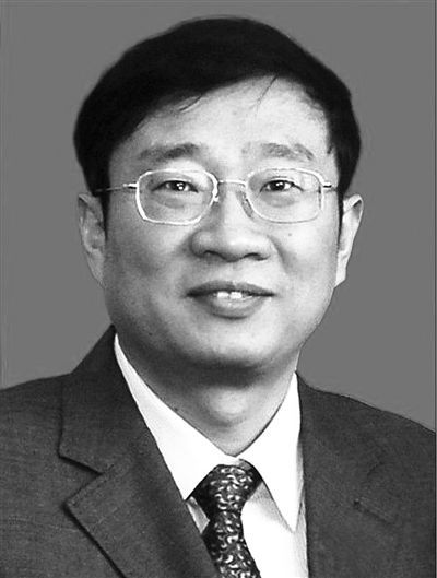 殲-15飛機(jī)研制現(xiàn)場(chǎng)總指揮羅陽(yáng)，因突發(fā)急性心梗殉職，享年51歲