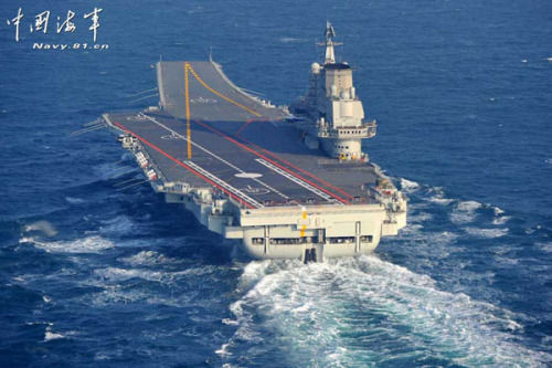 簡(jiǎn)氏大篇幅炒作中國(guó)威脅論。圖為中國(guó)航母遼寧艦