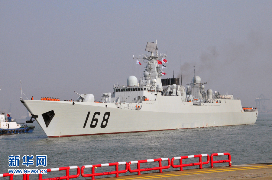 　25日15時，海軍南海艦隊“廣州”號驅(qū)逐艦駛?cè)霃V州南沙汽車碼頭