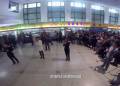 火車站候車大廳紅歌快閃迎國慶！百人互動，震撼現(xiàn)場嗨翻天！