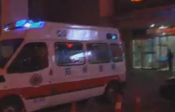 女兒不救父親，鄰居很憤怒