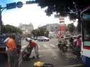 好恐怖的車禍！騎車先到人才到