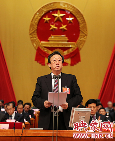 在表決通過各項(xiàng)決議后，省委書記、省人大常委會(huì)主任郭庚茂作出講話