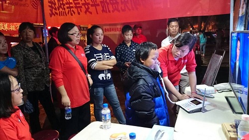 小男孩走失，移動(dòng)員工幫他們找 親人