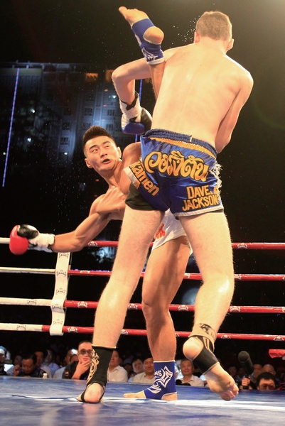 河南電視臺(tái)《武林風(fēng)》欄目走進(jìn)新疆，把比賽現(xiàn)場(chǎng)搬到了新疆建設(shè)兵團(tuán)農(nóng)十三師紅星廣場(chǎng)