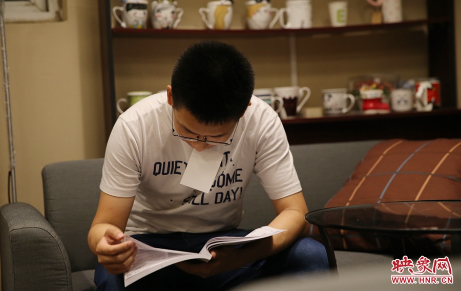 楊栗，22歲，某大學(xué)大三學(xué)生：喜歡這種看書(shū)的環(huán)境。