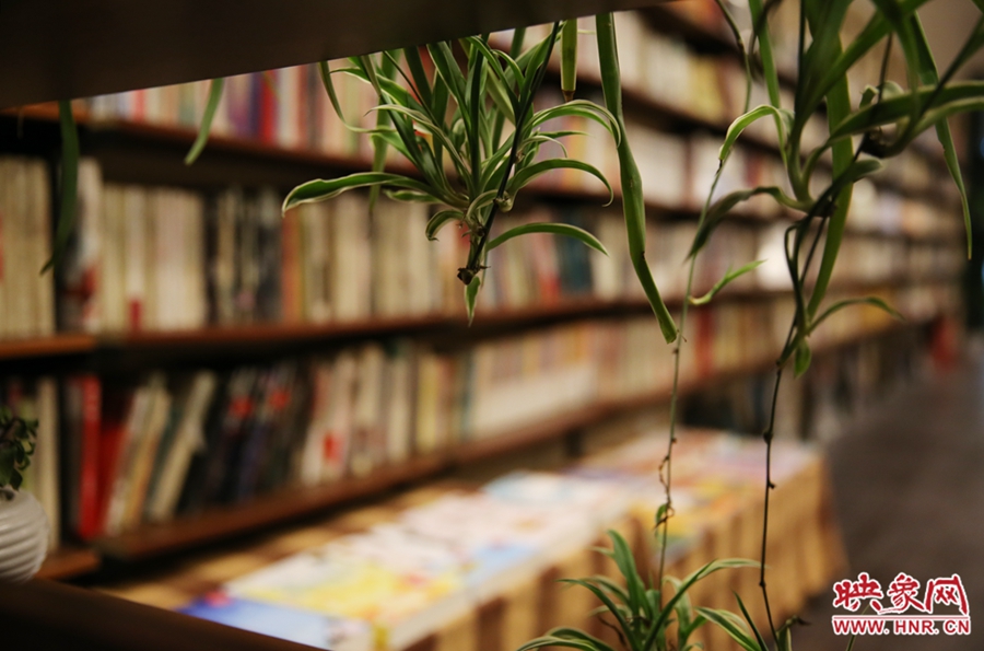書(shū)店內(nèi)的裝飾。