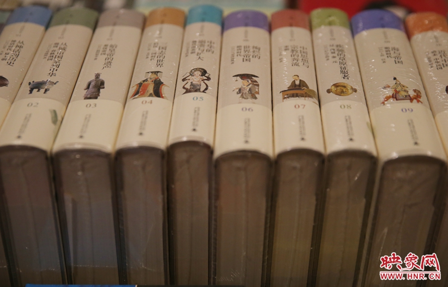 書(shū)店內(nèi)的書(shū)。