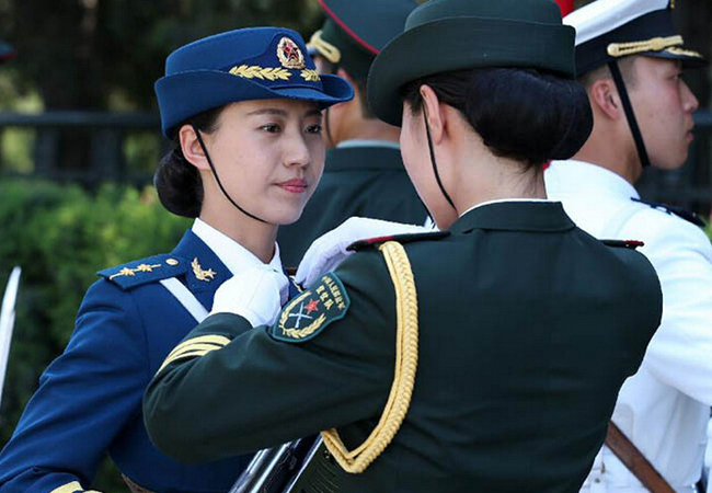 女儀仗兵,這才是2014年真正的女神！